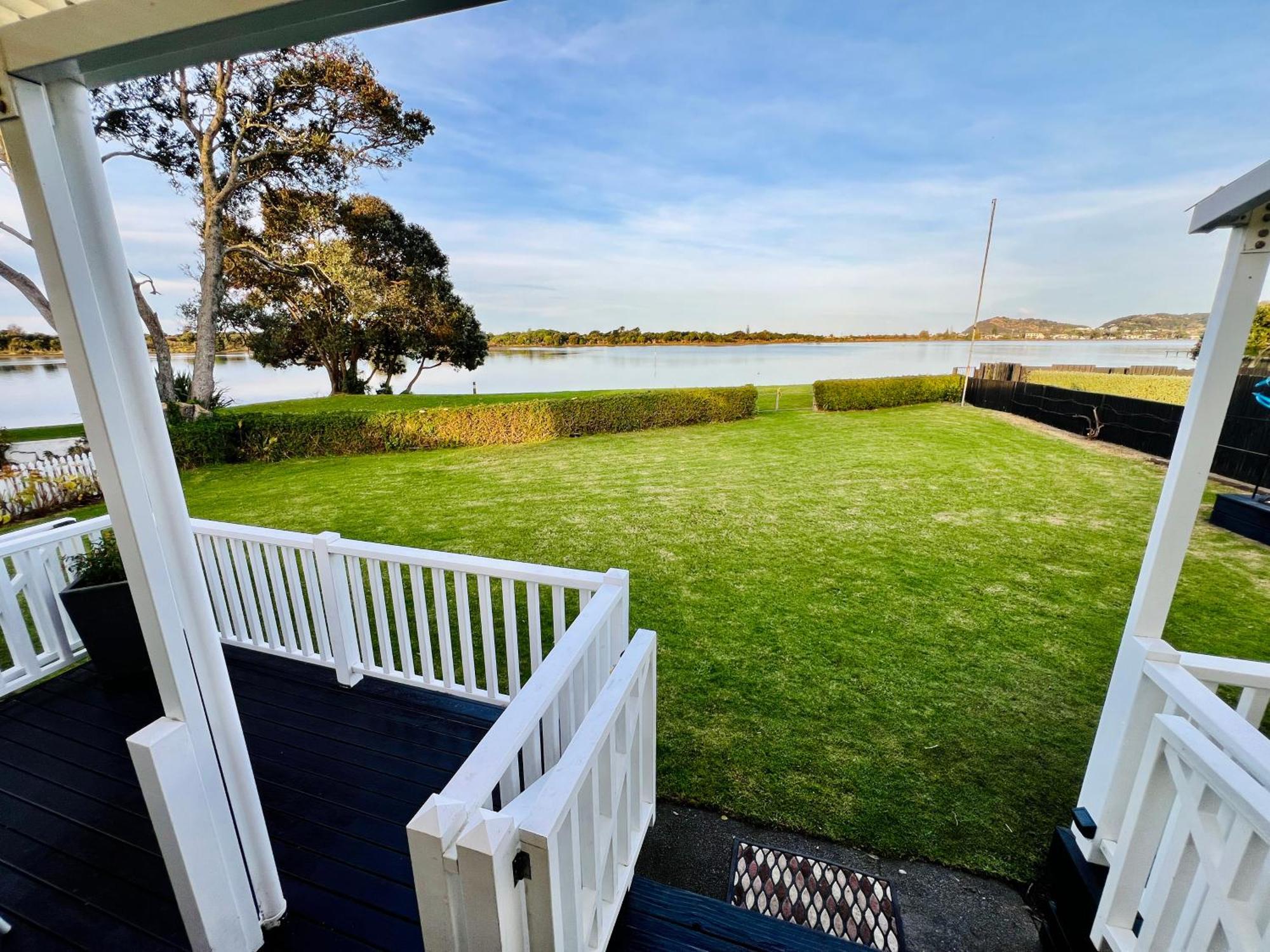 Monarch Cottage On The Estuary Athenree Exterior foto